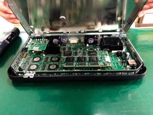 Hinh-thuc-te-lifesize-team-220-3