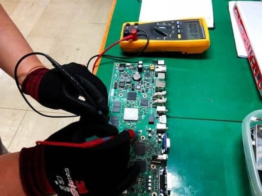 Hinh-thuc-te-polycom-group-310-group-500