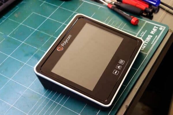 Hinh-thuc-te-POLYCOM-Touchcontrol-